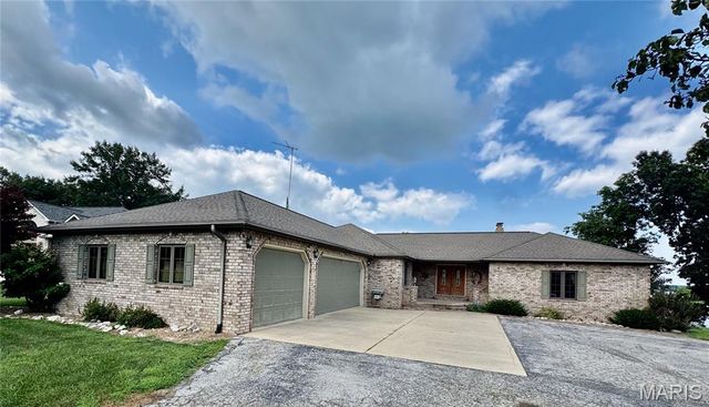 6 Willow Circle Drive, Greenville, IL 62246