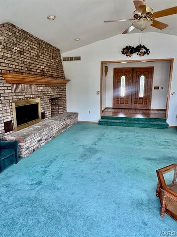 6 Willow Circle Drive, Greenville, IL 62246