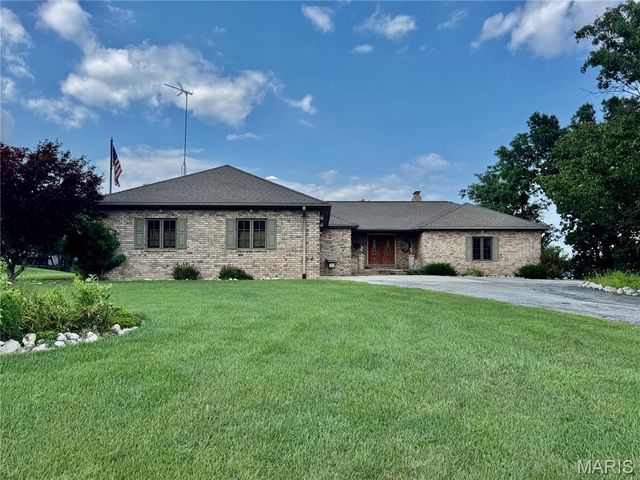 6 Willow Circle Drive, Greenville, IL 62246