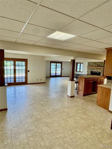 6 Willow Circle Drive, Greenville, IL 62246