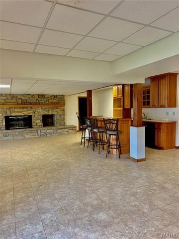 6 Willow Circle Drive, Greenville, IL 62246