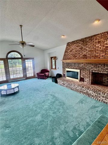 6 Willow Circle Drive, Greenville, IL 62246