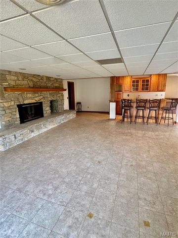 6 Willow Circle Drive, Greenville, IL 62246