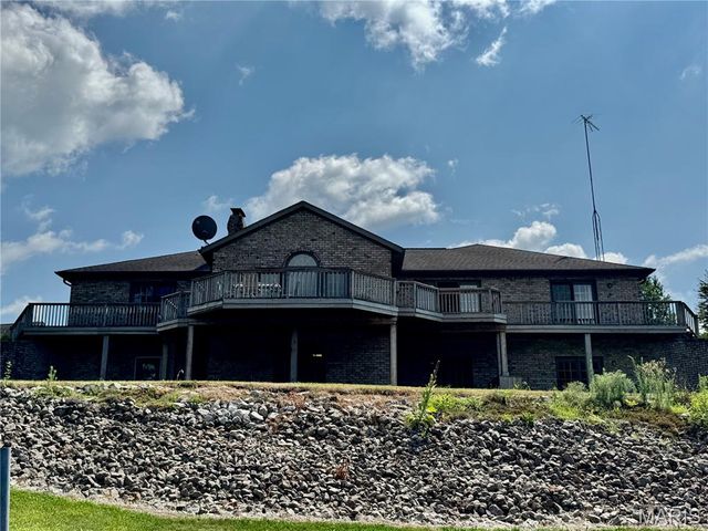 6 Willow Circle Drive, Greenville, IL 62246