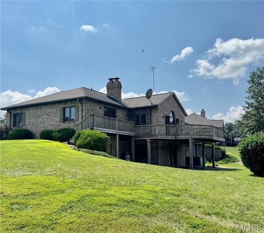 6 Willow Circle Drive, Greenville, IL 62246