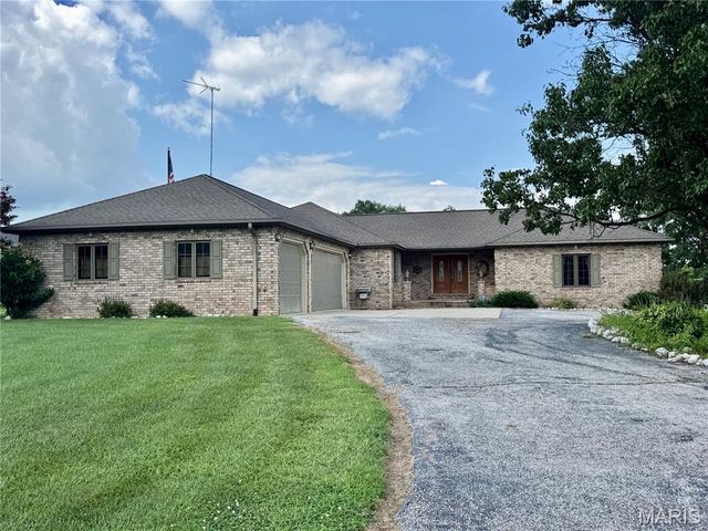 6 Willow Circle Drive, Greenville, IL 62246