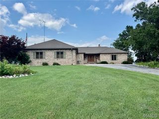 6 Willow Circle Drive, Greenville, IL 62246