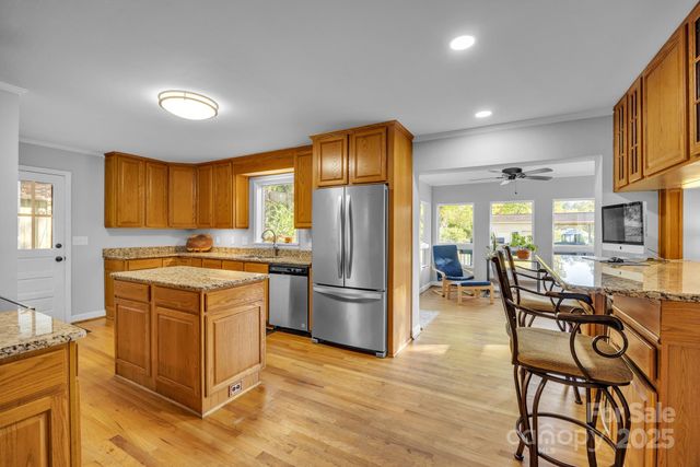 651 25th Avenue NW, Hickory, NC 28601