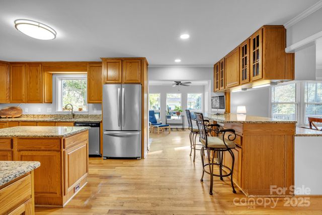 651 25th Avenue NW, Hickory, NC 28601