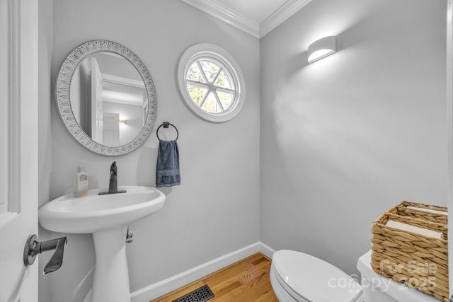 651 25th Avenue NW, Hickory, NC 28601