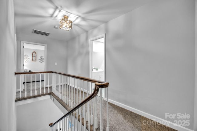 651 25th Avenue NW, Hickory, NC 28601