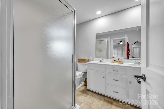 651 25th Avenue NW, Hickory, NC 28601