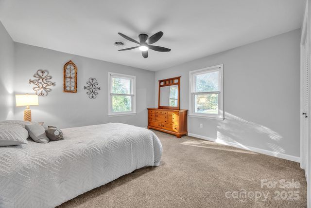 651 25th Avenue NW, Hickory, NC 28601