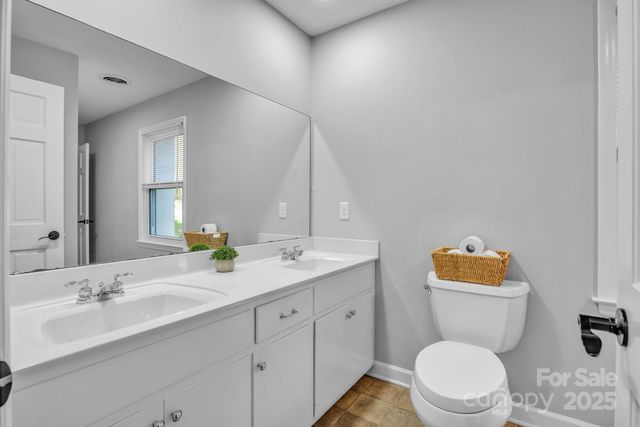 651 25th Avenue NW, Hickory, NC 28601