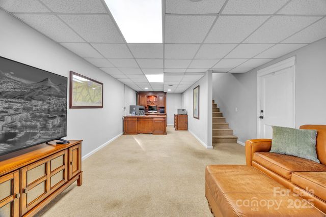 651 25th Avenue NW, Hickory, NC 28601