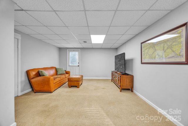 651 25th Avenue NW, Hickory, NC 28601