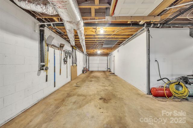 651 25th Avenue NW, Hickory, NC 28601