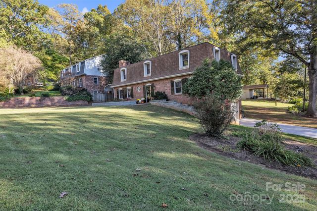 651 25th Avenue NW, Hickory, NC 28601