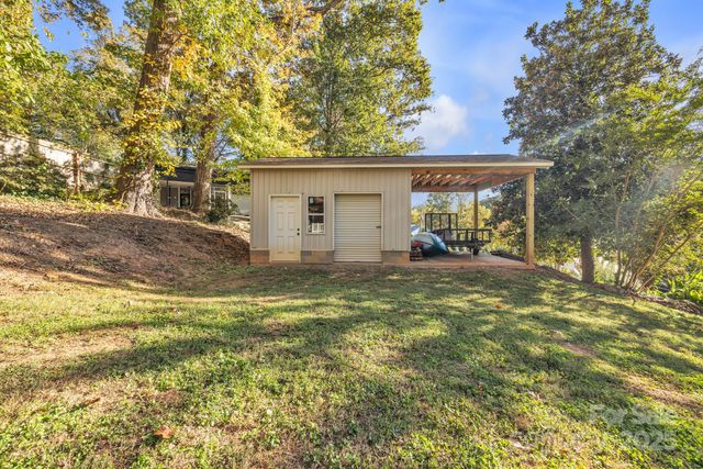 651 25th Avenue NW, Hickory, NC 28601