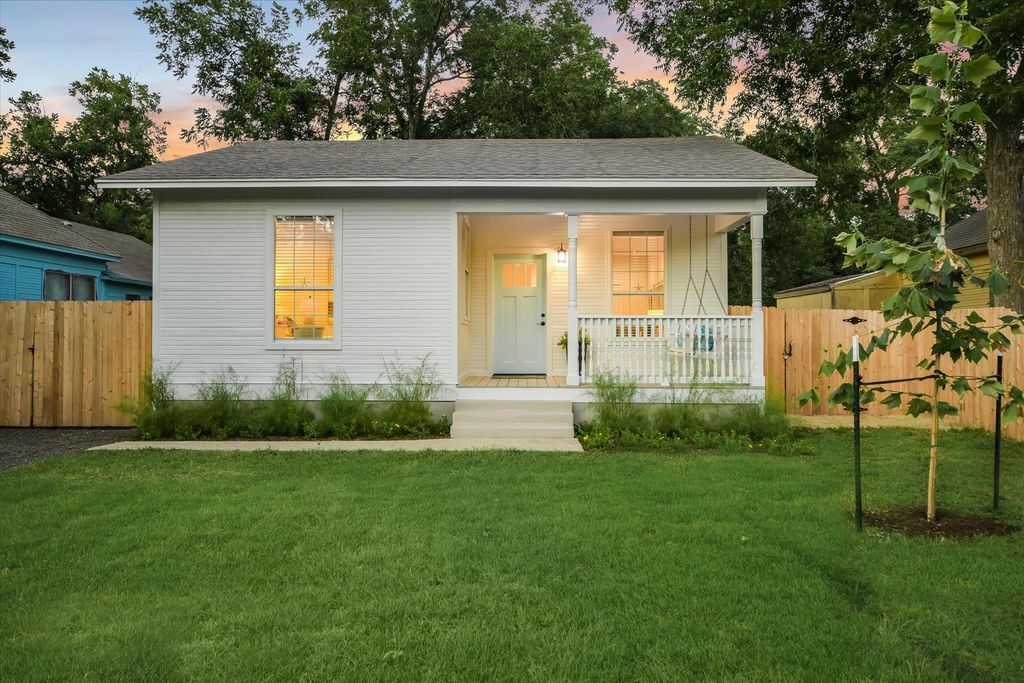 1106 Kimbro ST, Taylor, TX 76574