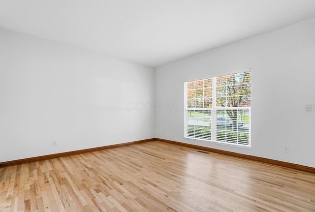 8092 Summerhouse Drive E, Dublin, OH 43016