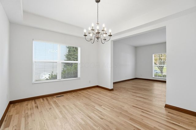 8092 Summerhouse Drive E, Dublin, OH 43016