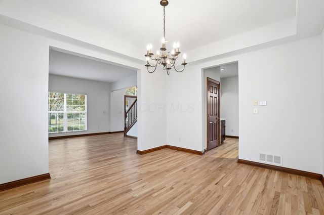 8092 Summerhouse Drive E, Dublin, OH 43016