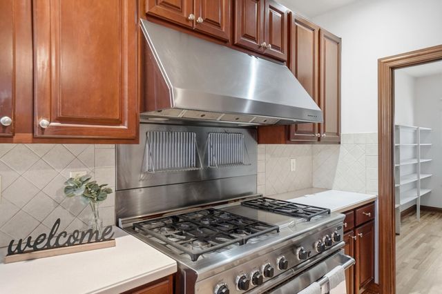 8092 Summerhouse Drive E, Dublin, OH 43016