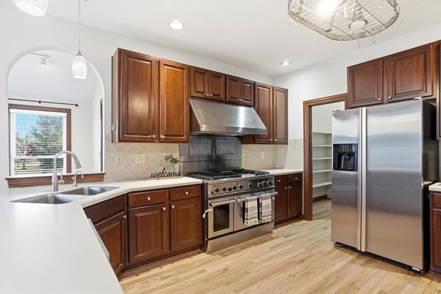 8092 Summerhouse Drive E, Dublin, OH 43016