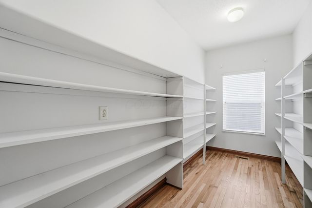 8092 Summerhouse Drive E, Dublin, OH 43016