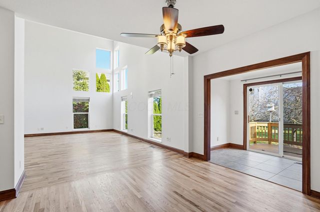 8092 Summerhouse Drive E, Dublin, OH 43016