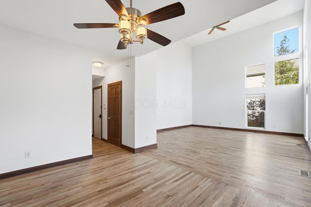 8092 Summerhouse Drive E, Dublin, OH 43016