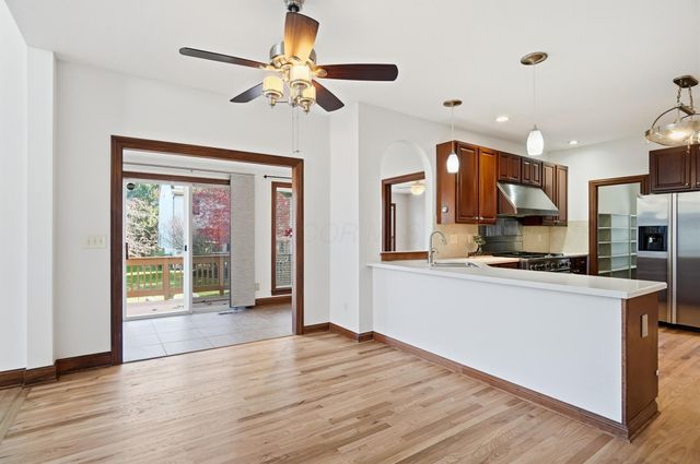 8092 Summerhouse Drive E, Dublin, OH 43016