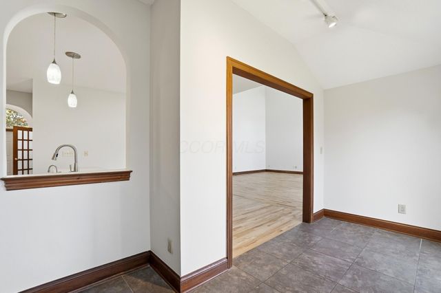 8092 Summerhouse Drive E, Dublin, OH 43016