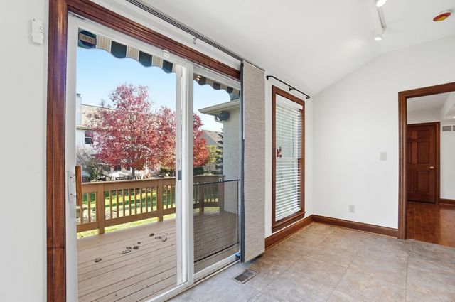 8092 Summerhouse Drive E, Dublin, OH 43016