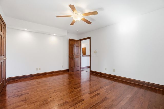 8092 Summerhouse Drive E, Dublin, OH 43016