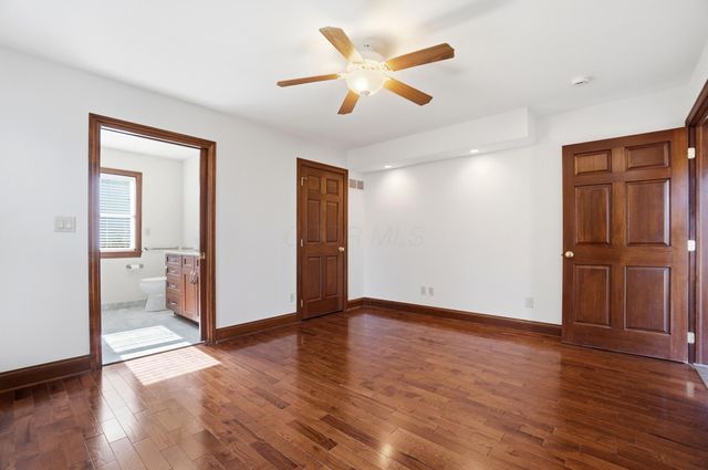 8092 Summerhouse Drive E, Dublin, OH 43016