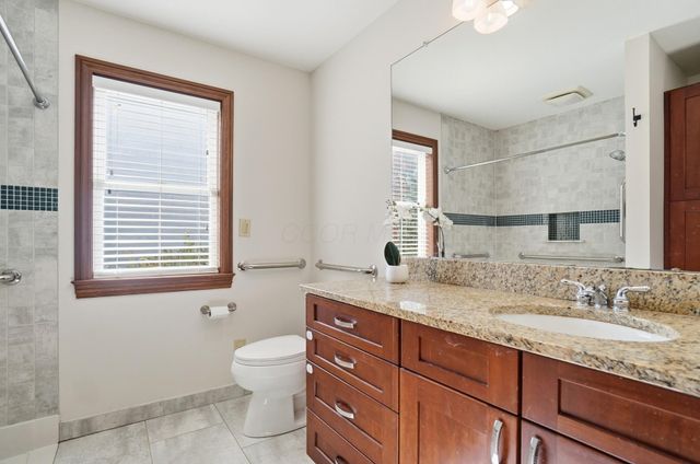 8092 Summerhouse Drive E, Dublin, OH 43016