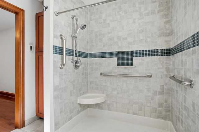 8092 Summerhouse Drive E, Dublin, OH 43016