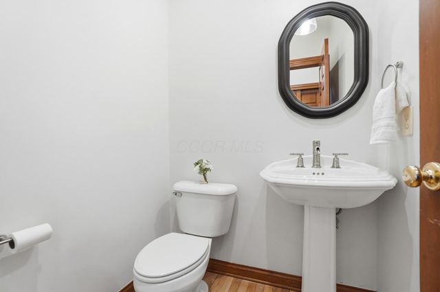 8092 Summerhouse Drive E, Dublin, OH 43016