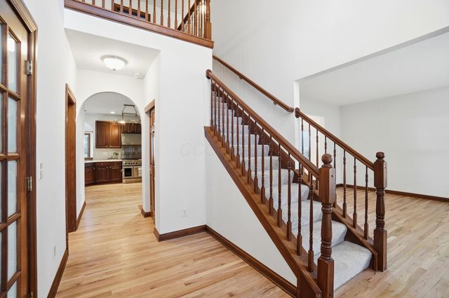 8092 Summerhouse Drive E, Dublin, OH 43016