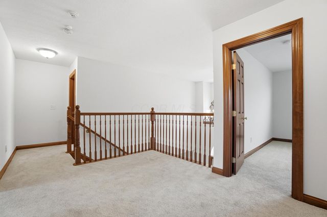 8092 Summerhouse Drive E, Dublin, OH 43016