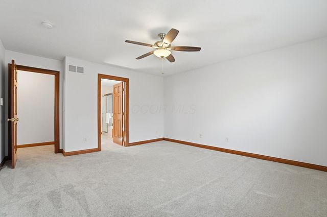 8092 Summerhouse Drive E, Dublin, OH 43016