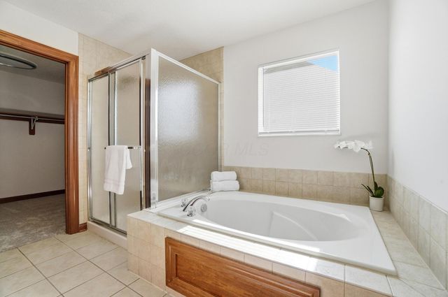 8092 Summerhouse Drive E, Dublin, OH 43016