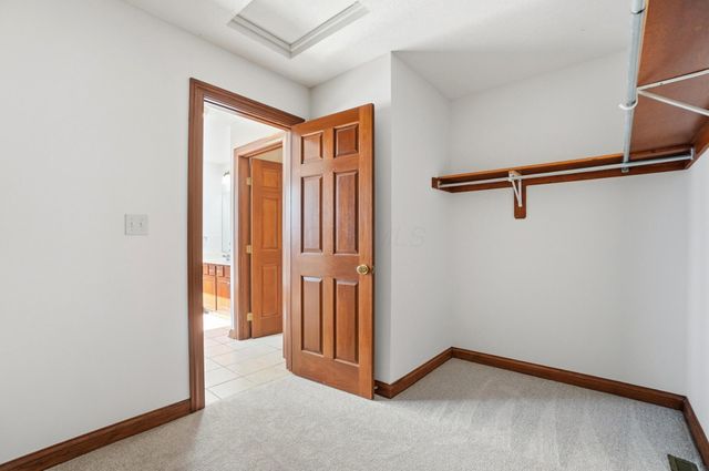 8092 Summerhouse Drive E, Dublin, OH 43016