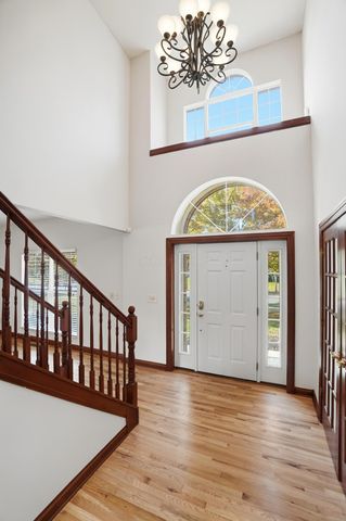 8092 Summerhouse Drive E, Dublin, OH 43016