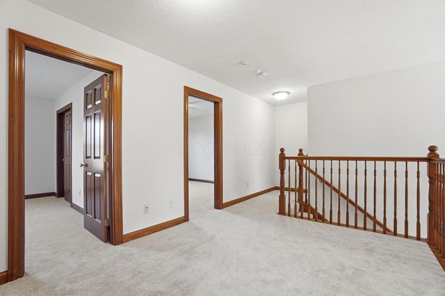 8092 Summerhouse Drive E, Dublin, OH 43016