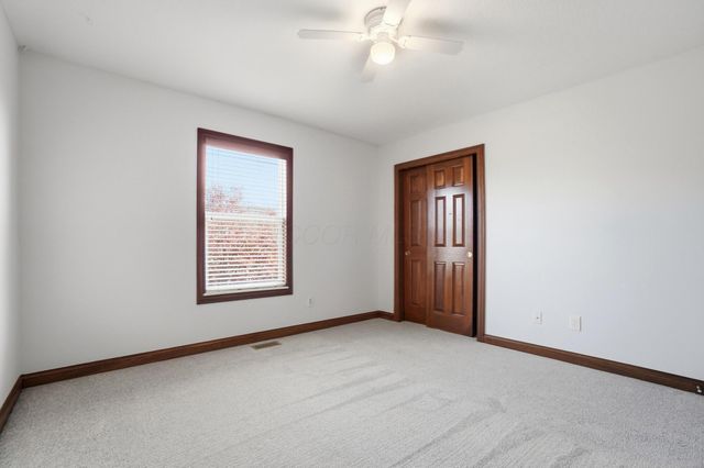 8092 Summerhouse Drive E, Dublin, OH 43016