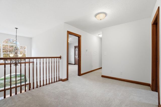 8092 Summerhouse Drive E, Dublin, OH 43016