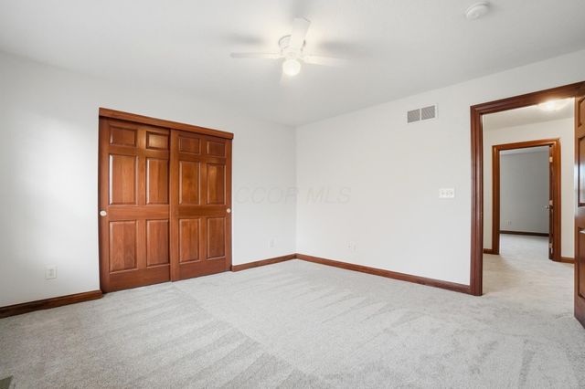 8092 Summerhouse Drive E, Dublin, OH 43016